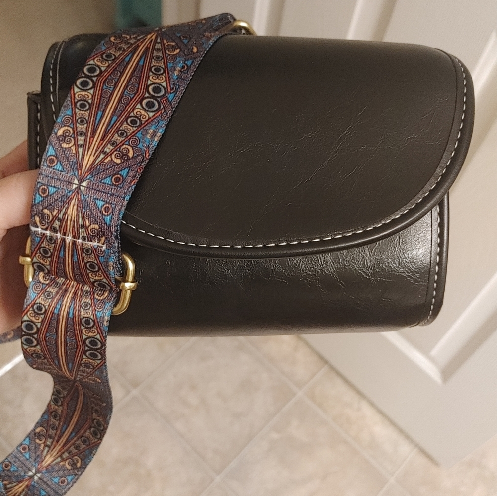 Women's small hangbag- excellent condition